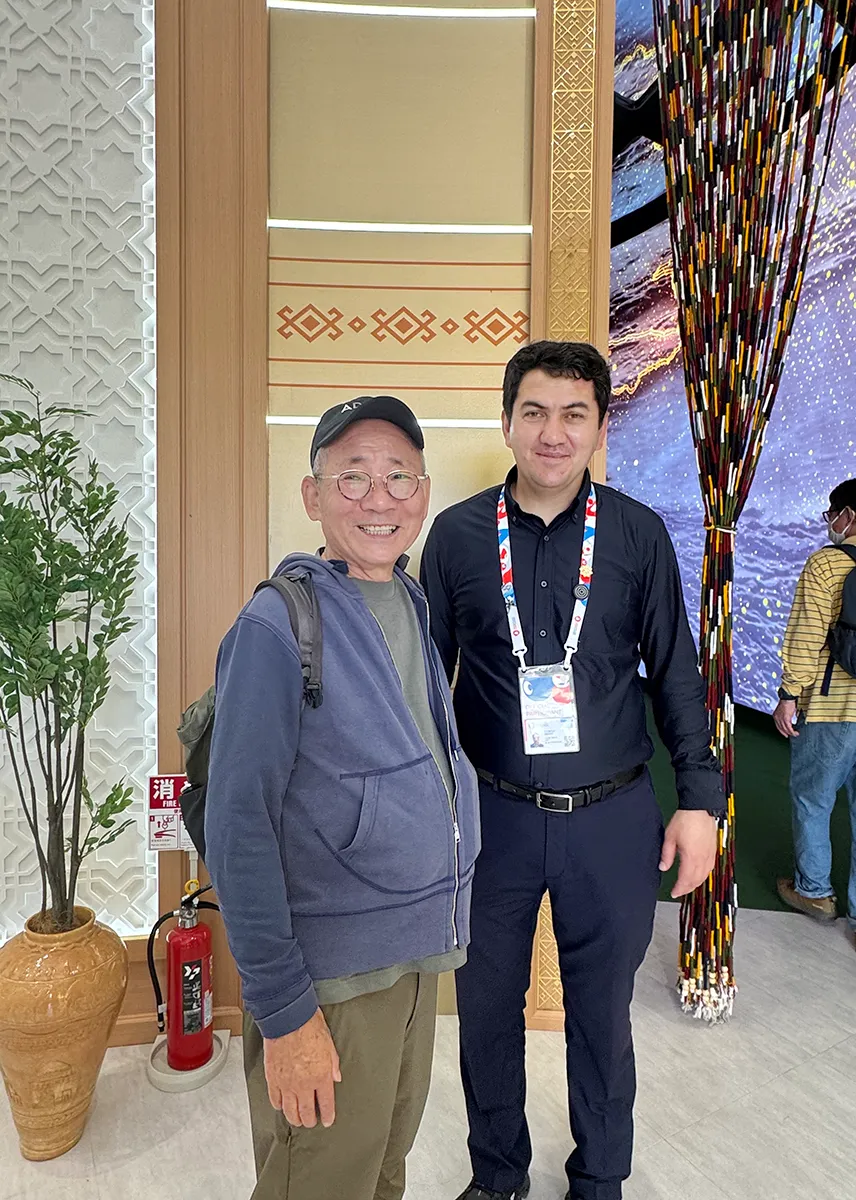 トルクメニスタン館 ツーショット